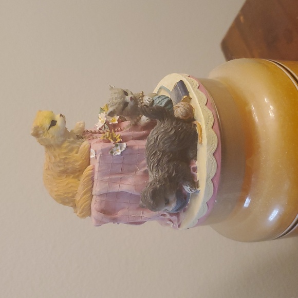 Yankee Candle Vanilla Cookie Scented Candle with Decorative Lid - Picture 3 of 6